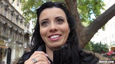 Брюнетки, В одежде, Красивые попки, Молодые, Пикап,