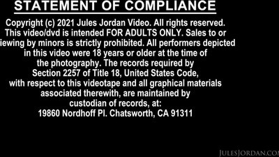 Брюнетки, Голые, Камшот, Красивые попки, Волосатые, Втроем, Оральный, МЖМ, Глубокий минет, Минет,